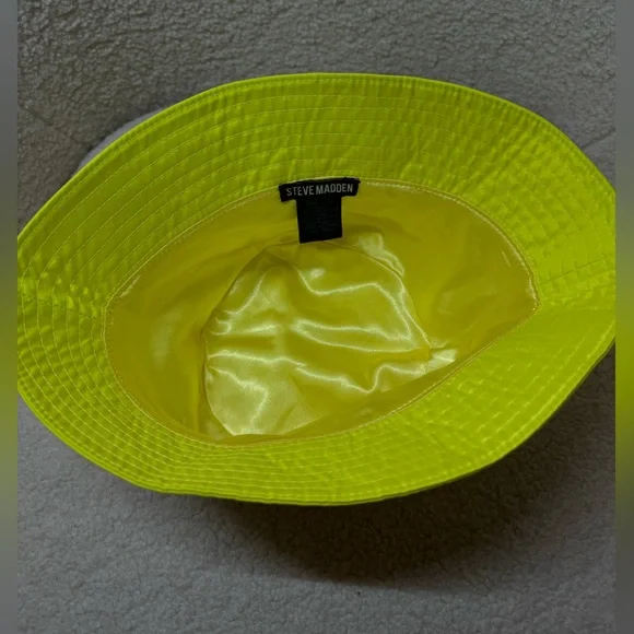 NWOT - STEVE MADDEN Bucket Hat | Yellow Nylon Satin Lining • Y2K • Summer - Picture 3 of 4